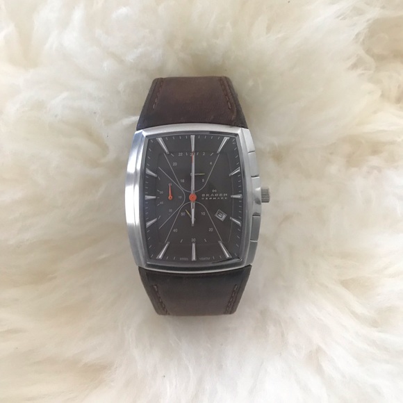 Watch - Picture 1 of 2